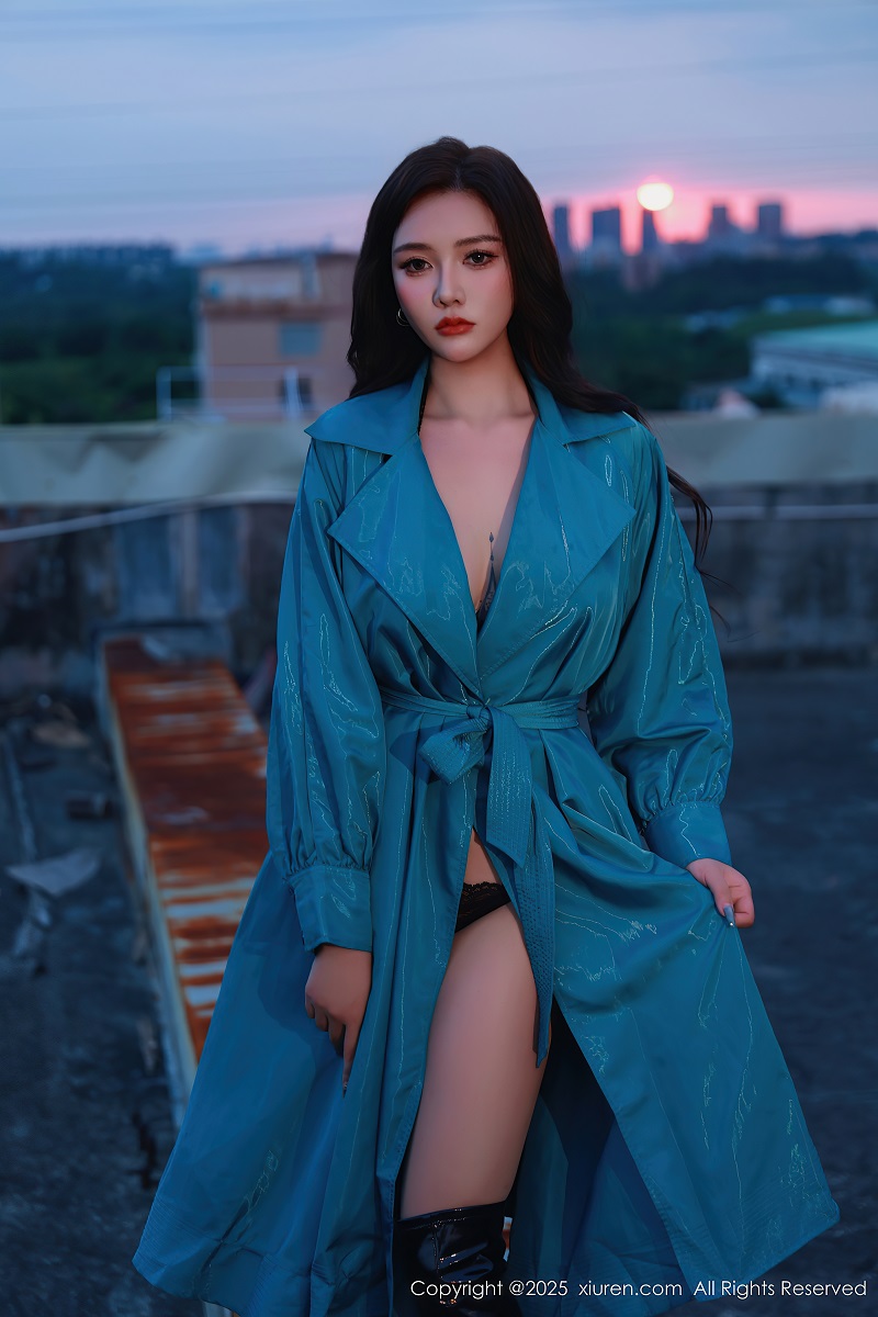 [XIUREN秀人网] 2025.09.17 NO.10776 娜比 性感蓝色风衣