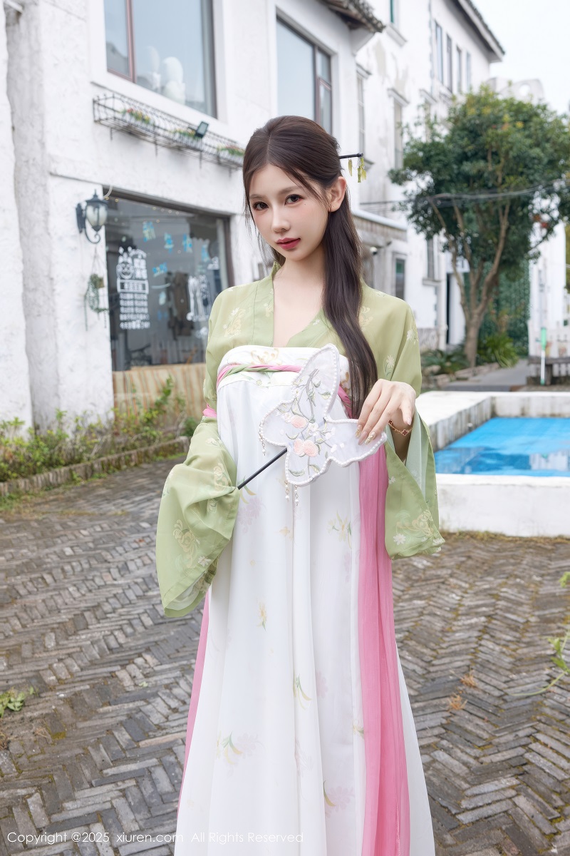 [XIUREN秀人网] 2025.09.30 NO.10834 尹甜甜sunny 性感汉服装扮