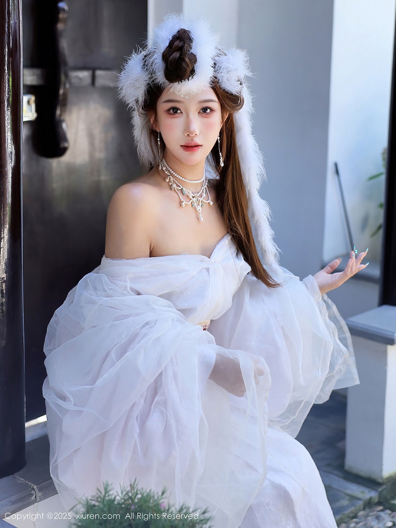 [XIUREN秀人网] 2025.10.09 NO.10843 金允希Yuki 性感白色锦毛鼠装扮
