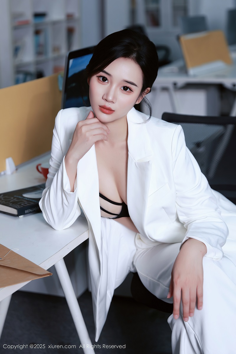 [XIUREN秀人网] 2025.10.24 NO.10908 南乔 白色西装