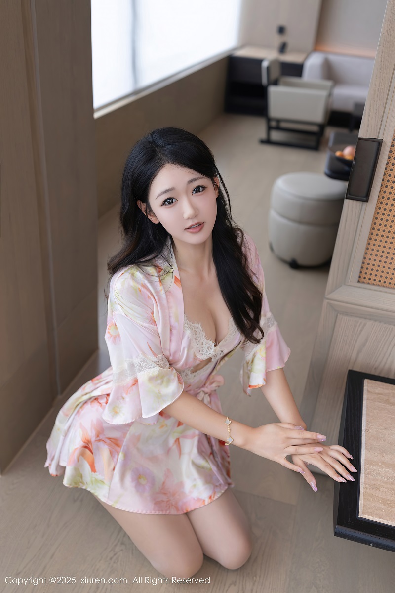 [XIUREN秀人网] 2025.11.10 NO.10970 唐安琪 性感粉色睡袍