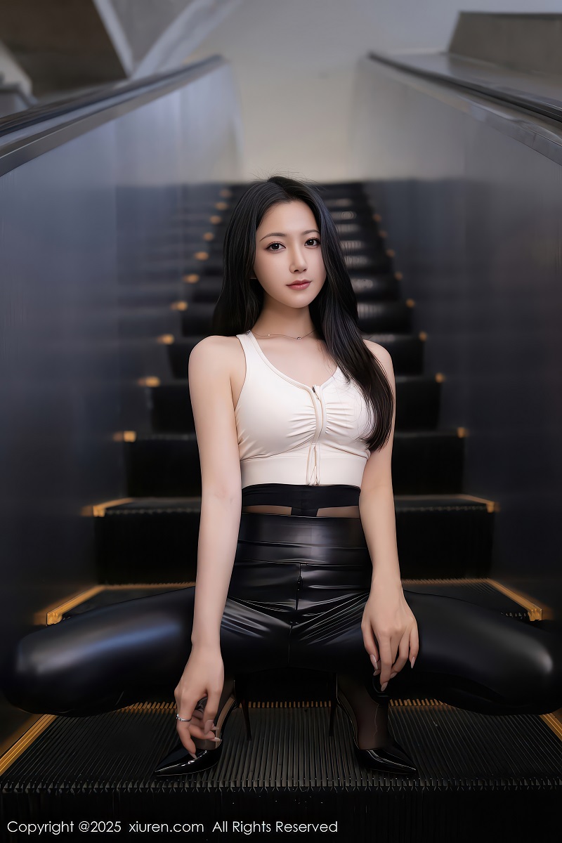 [XIUREN秀人网] 2025.11.21 NO.11021 鱼子酱Fish 黑色皮裤