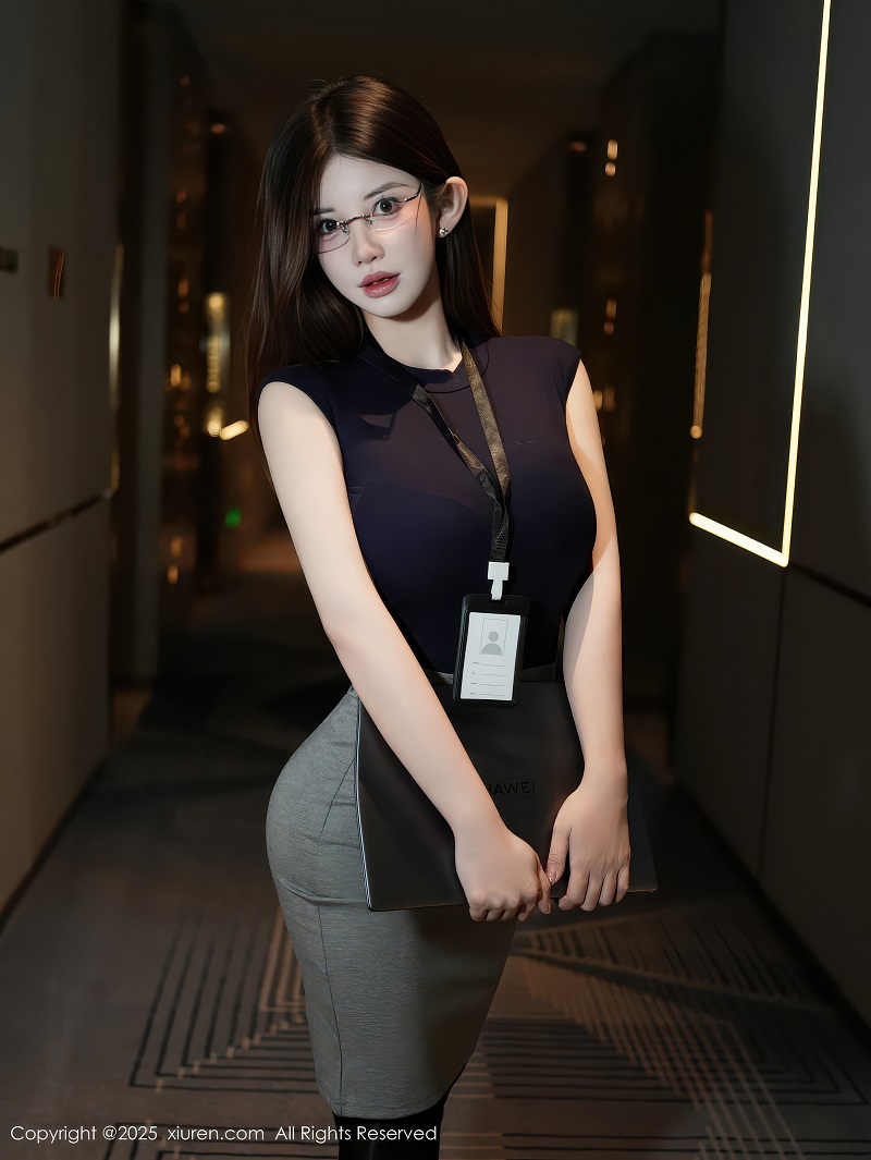 [XIUREN秀人网] 2025.11.24 NO.11023 苏甜橙子 深色职业装